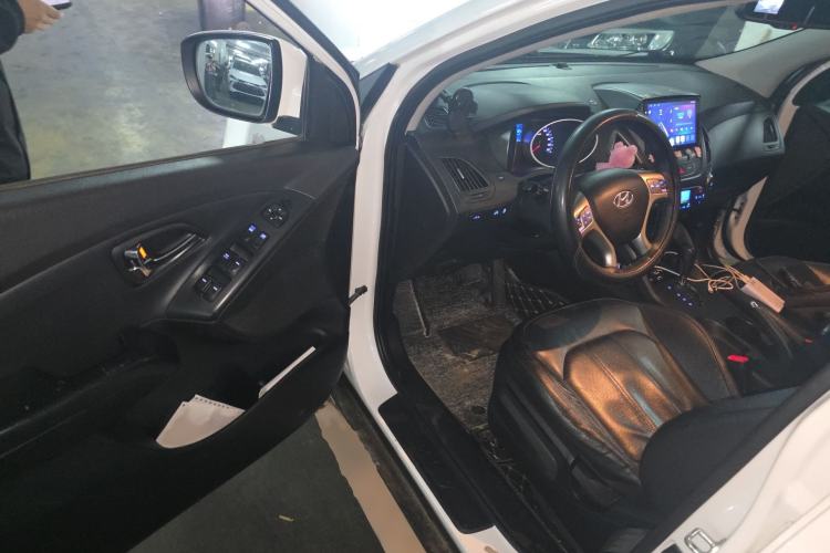 Used Hyundai ix35 2015 2.0L Automatic 2WD Smart Version China V Standard Interior 3