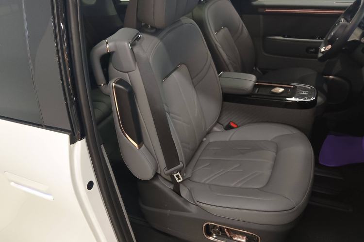 Used Zeekr MIX 2025 Long-Range Intelligent Driving Edition Right Front Seat