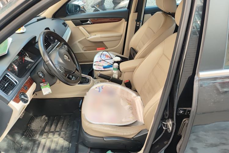 Used Volkswagen Lavida 2013 1.6L Automatic Luxury Edition Left Front Seat