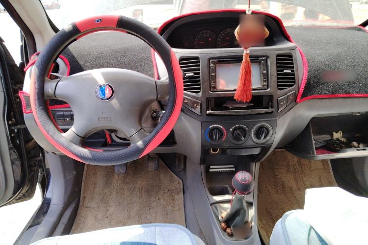 Used Geely Auto Diamond 2013 1.5L Manual Elite Model Center Console