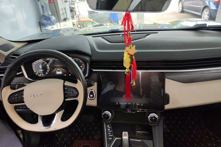 Used Lynk & Co 01 2021 2.0TD Two-Wheel Drive Zhaopu Pro Center Console