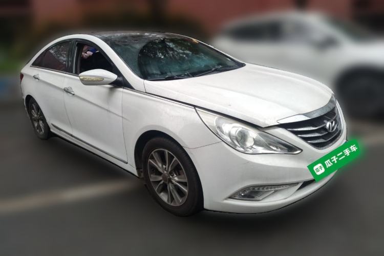 Used Hyundai Sonata 2014 2.4L Automatic Leading Edition China IV Standard Front Right 45 Deg