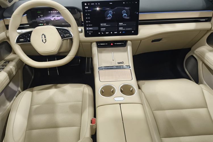 Used Hima AITO M5 2025 Extended-Range Ultra All-Wheel-Drive Version Center Console