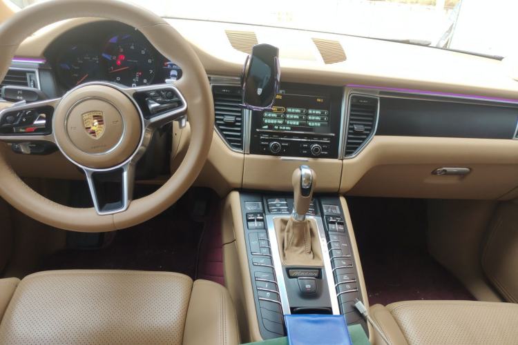 Used Porsche Macan 2016 Macan 2.0T Center Console