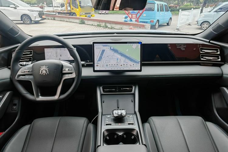 Used BYD Qin L 2025 DM-i Smart Drive 80KM Leading Model Interior 2