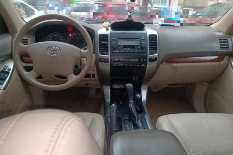 Used Toyota Prado 2004 VX 4.0 Center Console