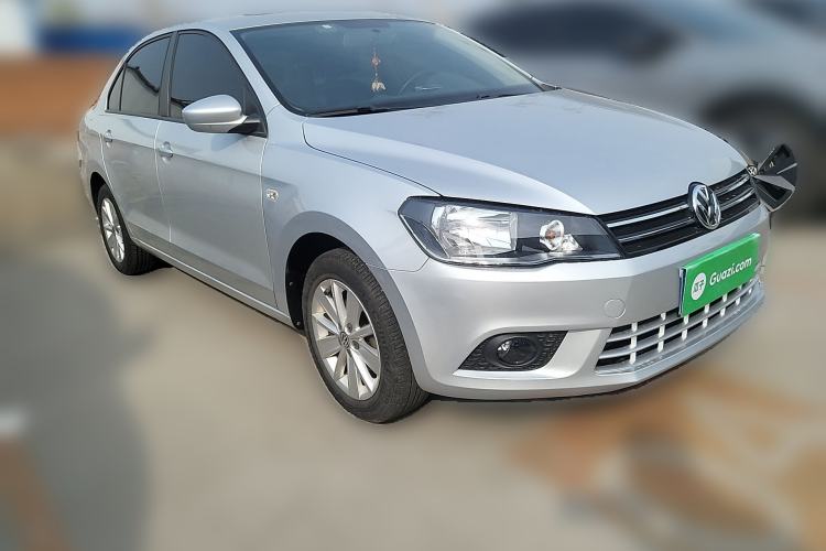 Used Volkswagen Jetta 2015 1.6L Manual Comfort Model Front Right 45 Deg