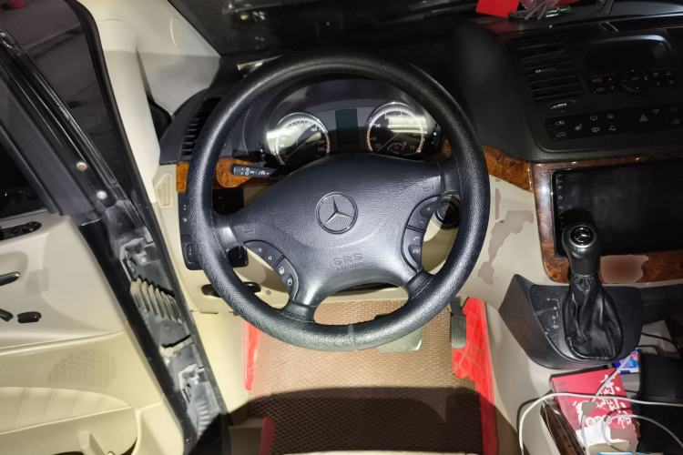 Used Mercedes-Benz Viano 2011 2.5L Navigator Edition
