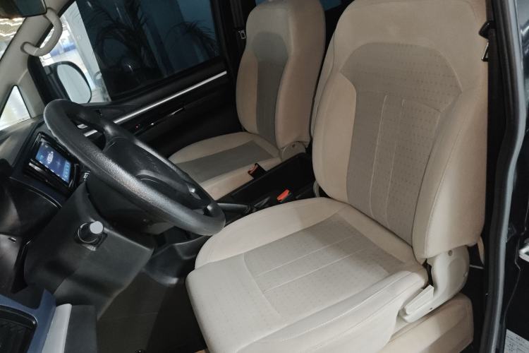 Used FORTHING Lingzhi 2023 M5L 1.6L Base Model 7 Seats Left Front Seat