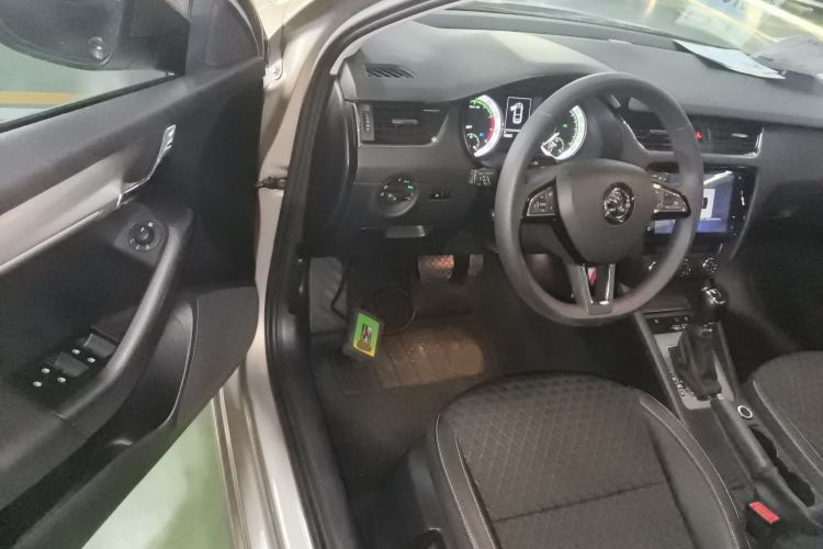 Used Skoda Octavia 2019 1.5L Automatic SmartDrive Comfort Edition China VI Standard