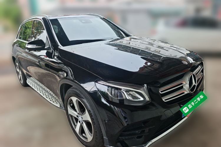 Used Mercedes-Benz GLC 2017 GLC 260 4MATIC Luxury Model Front Right 45 Deg