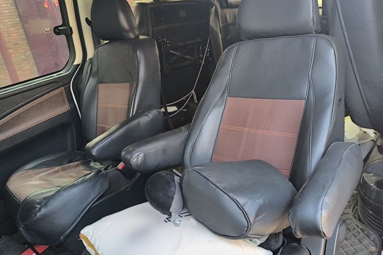 Used FORTHING Lingzhi PLUS 2021 2.0L Manual Comfort Version 7 Seats Left Rear Seat