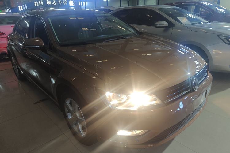 Used Volkswagen Lamando 2015 230TSI DSG Fashion Edition Front Right 45 Deg