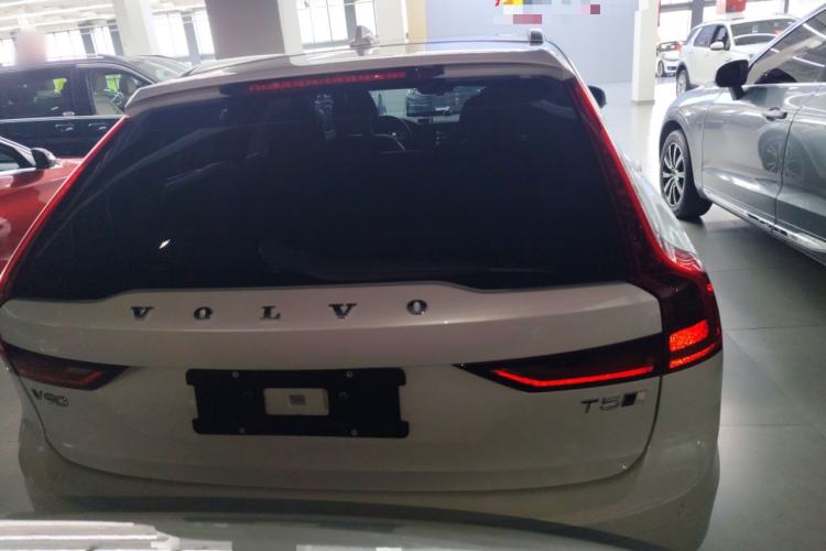 Used Volvo V90 2017 Cross Country T5 AWD Prestige Edition

