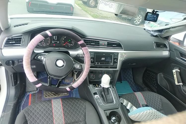 Used Volkswagen Lamando 2019 230TSI DSG Fashion Edition China VI Center Console