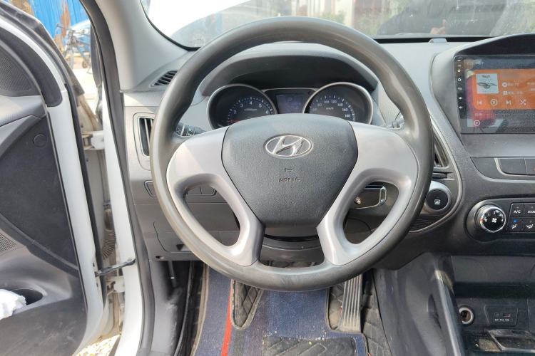 Used Hyundai ix35 2015 2.0L Automatic 2WD Comfort Edition China V Standard Steering Wheel