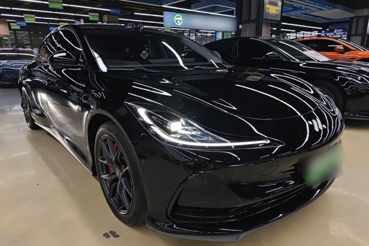 Used IM L6 2024 Max Standard Edition Front Right 45 Deg