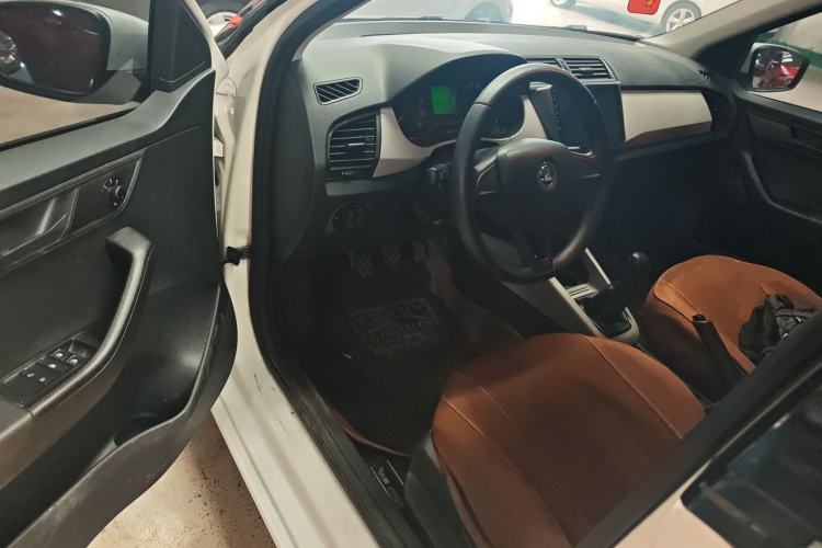 Used Skoda Fabia 2015 1.4L Manual Front-Wheel Drive Model Driver Seat