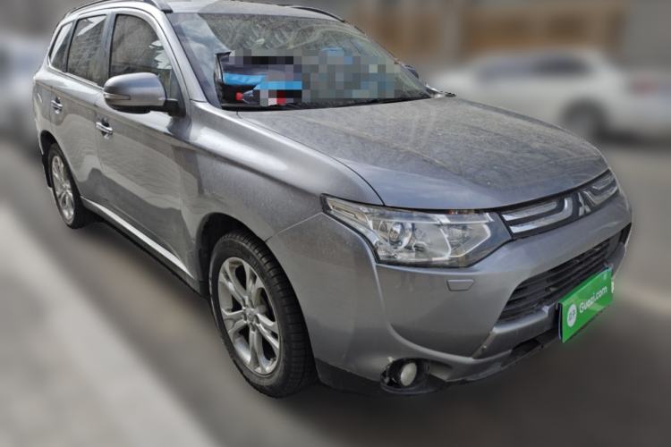Used Mitsubishi Outlander 2013 2.4L 4x4 Luxury Navigation Edition 5 Seats Front Right 45 Deg