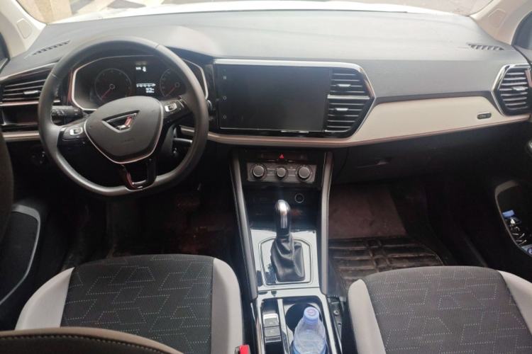 Used Jetta VS5 2023 280TSI Automatic Trend Edition Center Console