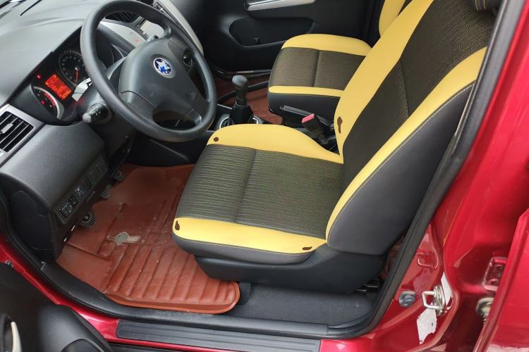 Used Venucia R50X 2013 1.6L Manual Model