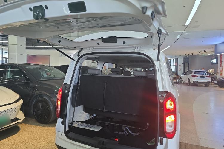 Used Wuling Hongguang New Energy 2025 Extended-Range Hybrid 50KM Comfort Version Trunk