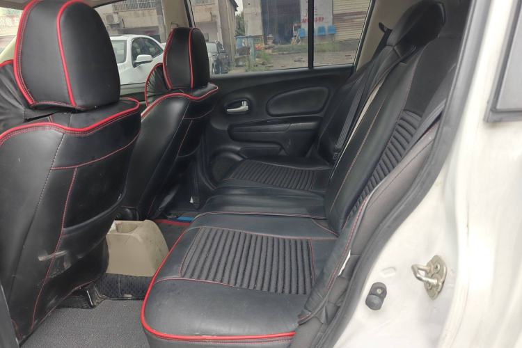 Used Venucia R50 2013 1.6L Manual Fashion Edition
