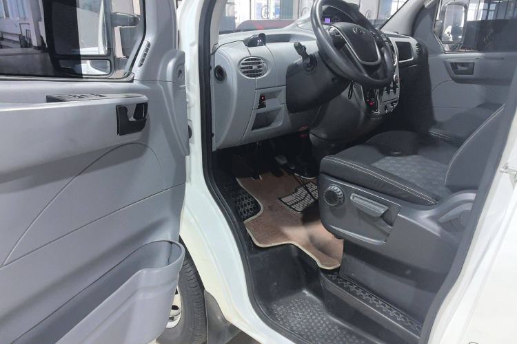 Used SAIC MAXUS Xintu V80 2021 2.0T PLUS AMT City Edition Short Wheelbase Ultra-Low Roof 5/6-Seater
