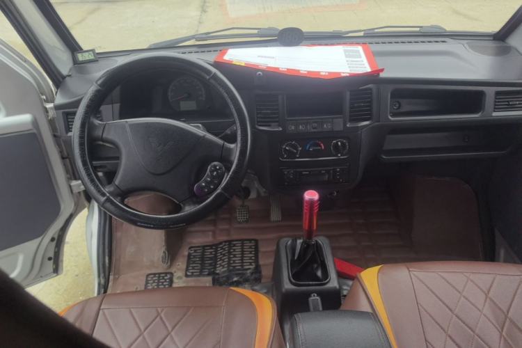 Used Wuling Zhiguang 2015 1.2L Practical LS-I Model Center Console