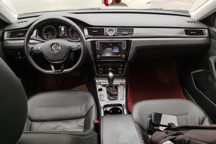 Used Volkswagen Passat 2016 330TSI DSG Prestige Edition Center Console