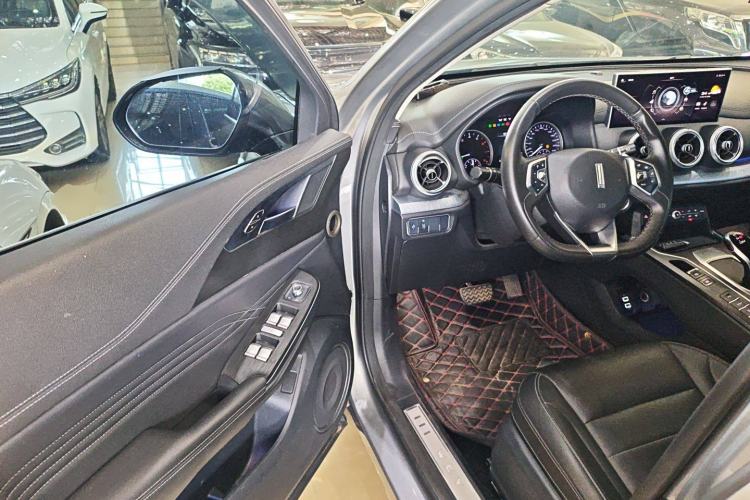 Used Wey VV5 2020 1.5T Two-Wheel Drive Color Pioneer Driver Seat