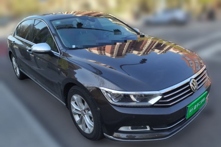 Used Volkswagen Magotan 2017 330TSI DSG Luxury Model Front Right 45 Deg