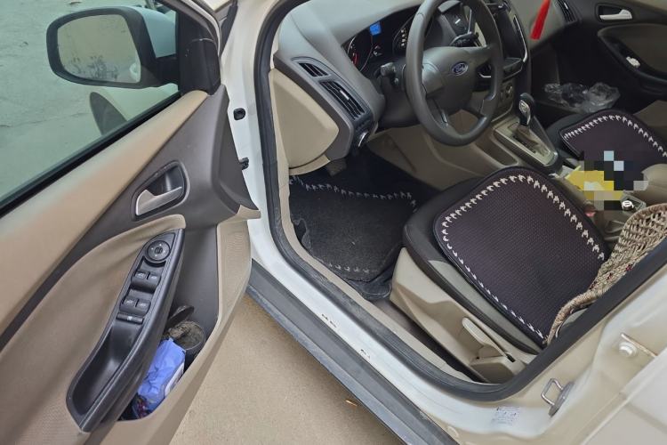 Used Ford Focus 2012 Sedan 1.6L Automatic Comfort Model
