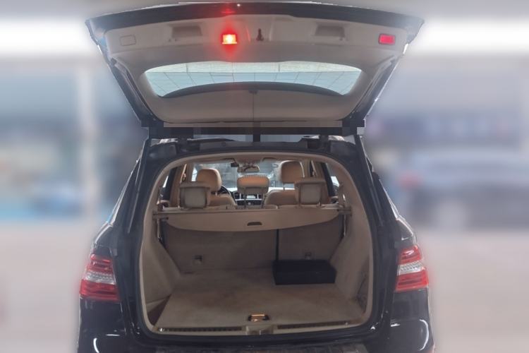 Used Mercedes-Benz M-Class 2015 ML 400 4MATIC Dynamic Model Trunk