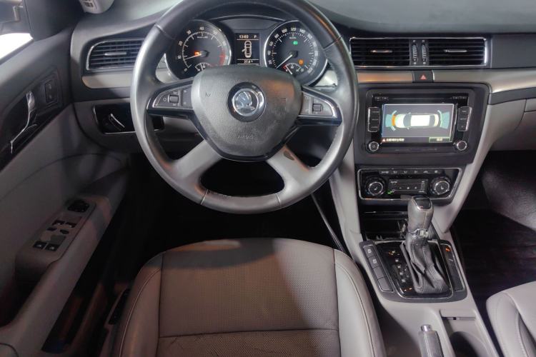 Used Skoda Superb 2013 1.8TSI Automatic Yashi Edition Steering Wheel