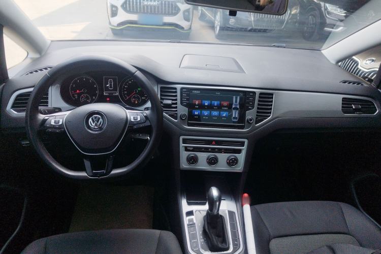 Used Volkswagen Golf Sportsvan 2016 230TSI Automatic Trend Edition Center Console