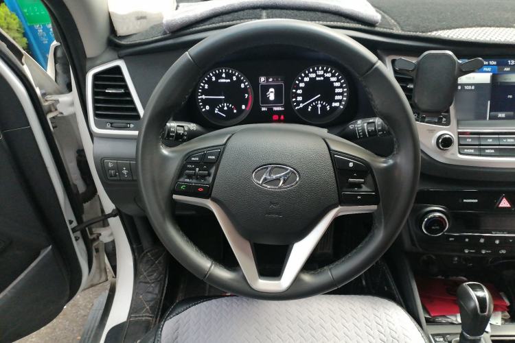 Used Hyundai Tucson 2018 1.6T Dual-Clutch Two-Wheel Drive 15th Anniversary Special Edition Steering Wheel