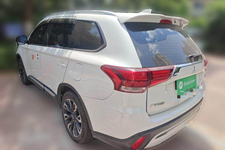 Used Mitsubishi Outlander 2019 2.0L Two-Wheel Drive Comfort Edition 5 Seats China V Standard