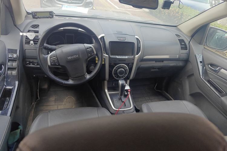 Used Isuzu D-MAX 2018 3.0T Four-Wheel Drive Automatic Ultra-Luxury Version 4JJ1-TC HI
