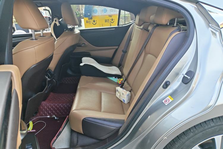 Used Lexus ES 2018 260 Excellence Edition China VI Standard Left Rear Seat