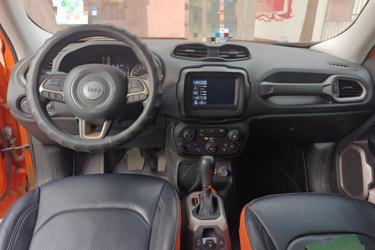 Used Jeep Renegade 2018 Connected Large Screen Version 180T Automatic High-Energy Edition Center Console