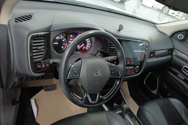 Used Mitsubishi Outlander 2019 2.0L Two-Wheel Drive Comfort Edition 5 Seats China VI Standard