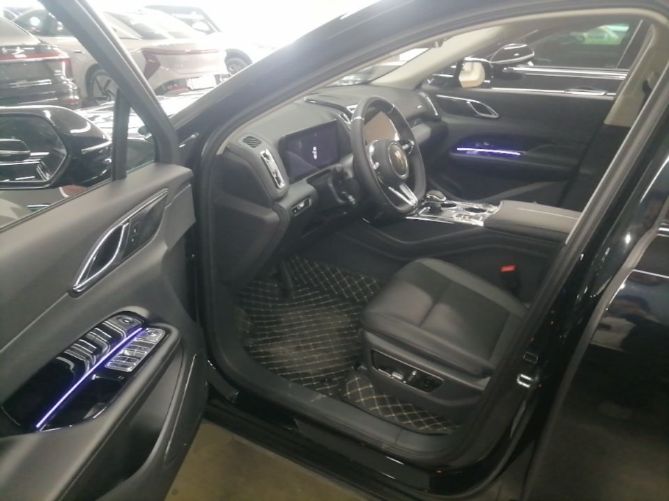 Hongqi HS3 PHEV 2025 Model 117km Jingwei Edition — снимка 18