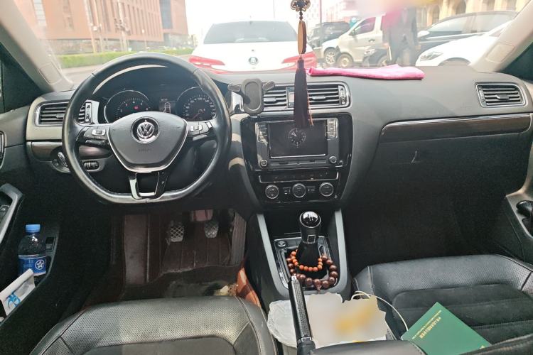 Used Volkswagen Sagitar 2015 230TSI Manual Luxury Edition
