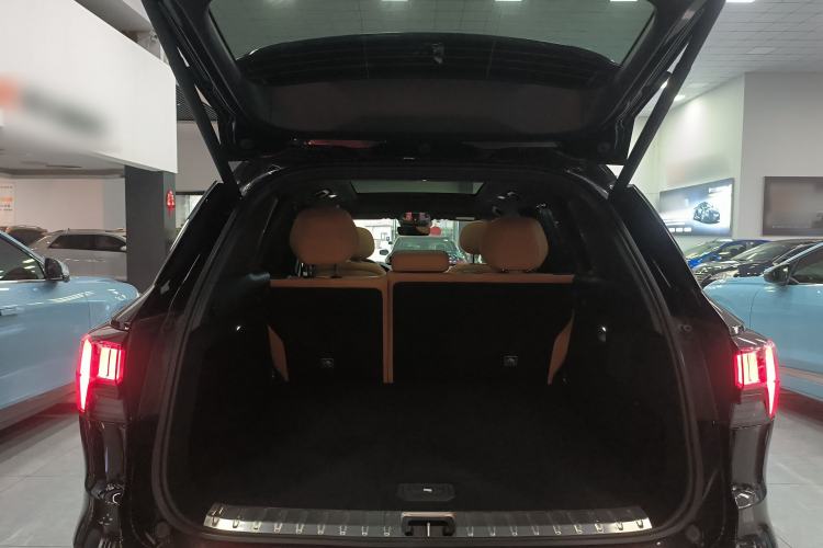 Used Lynk & Co 09 EM-P 2025 2.0TD EM-P Four-Wheel Drive Max Five Seats Trunk