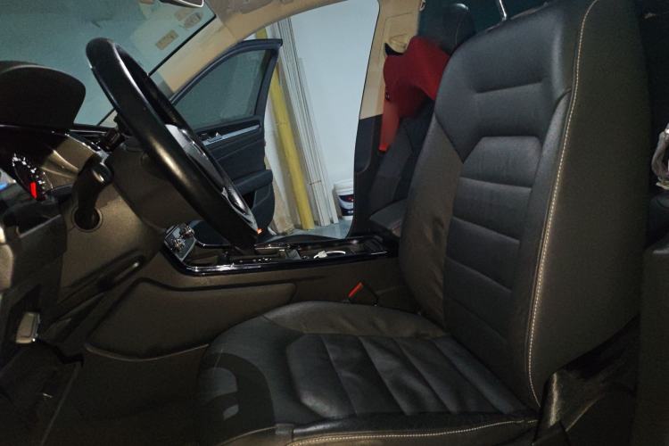 Used Volkswagen Phideon 2018 Revised Version 380TSI Two-Wheel Drive Business Edition Left Front Seat