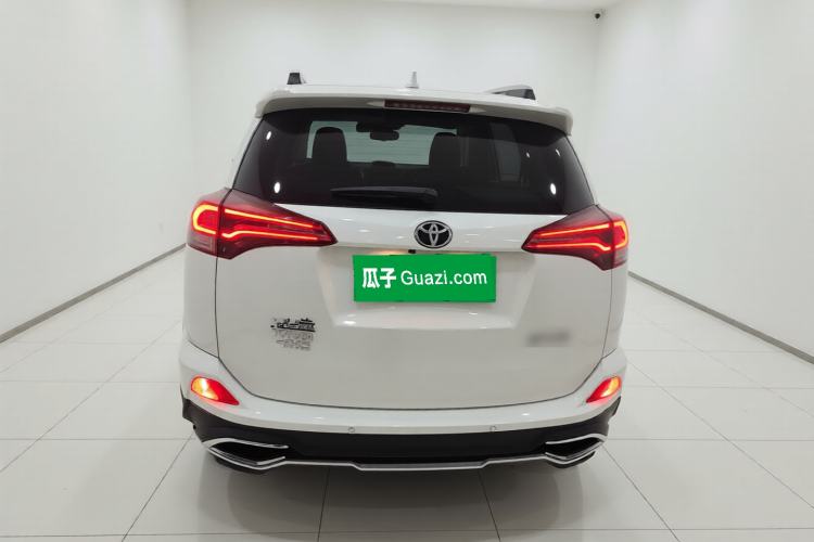 Used Toyota RAV4 2016 2.0L CVT Two-Wheel Drive Fashion Edition China V Standard
