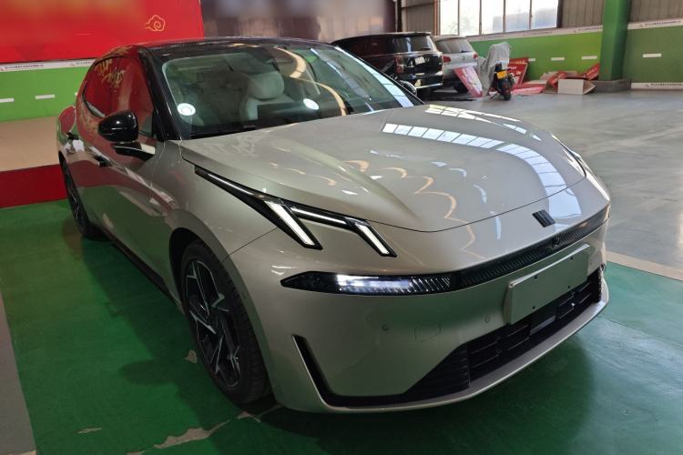 Used Lynk & Co 07 2024 EM-P 126 Long-Range Intelligent Driving Ultra Front Right 45 Deg