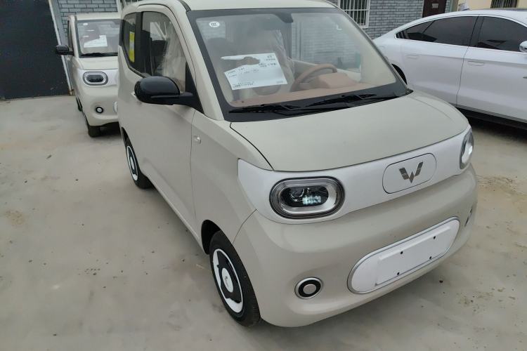 Used Wuling Hongguang MINIEV 2024 3rd Generation 215km Youth Edition Front Right 45 Deg