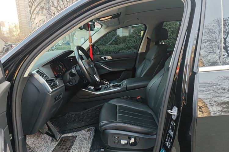 Used BMW X7 2019 xDrive40i Luxury Package with Leading Features Left Front Seat